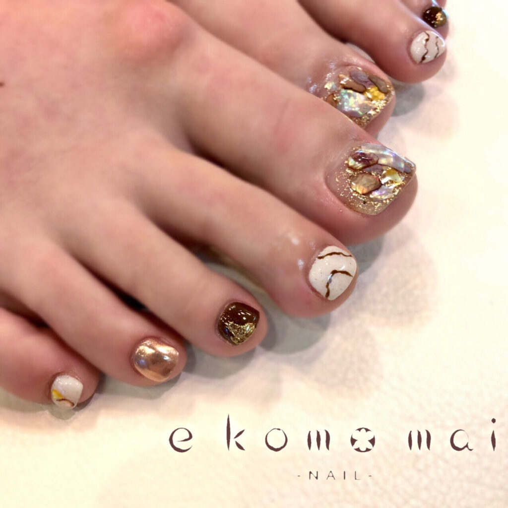 デザインてんこ盛りなフットネイル 溝の口ネイルサロン E Komo Mai エコモマイ