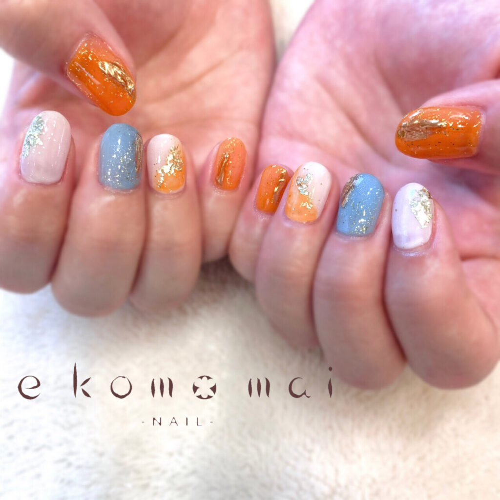 オレンジとブルーのニュアンスネイル 溝の口ネイルサロン E Komo Mai エコモマイ
