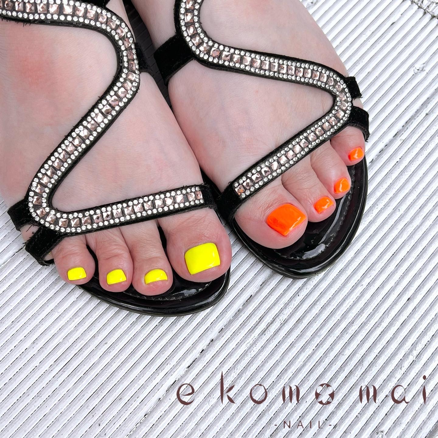 溝ノ口ネイルサロン フットネイル ネオンカラーネイル 溝の口ネイルサロン E Komo Mai エコモマイ