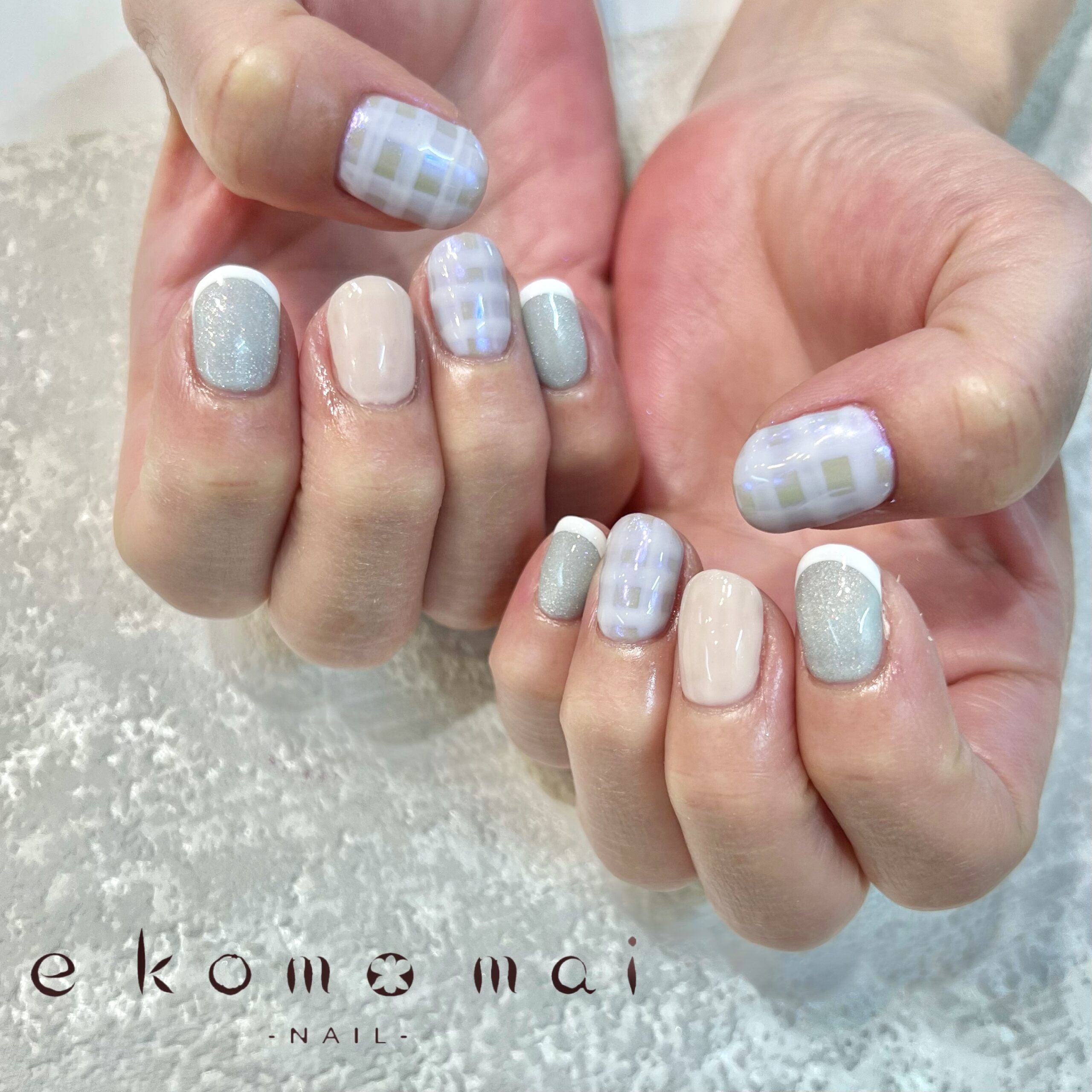 19】淡色ブルーのチェック&リボンネイルチップ しから